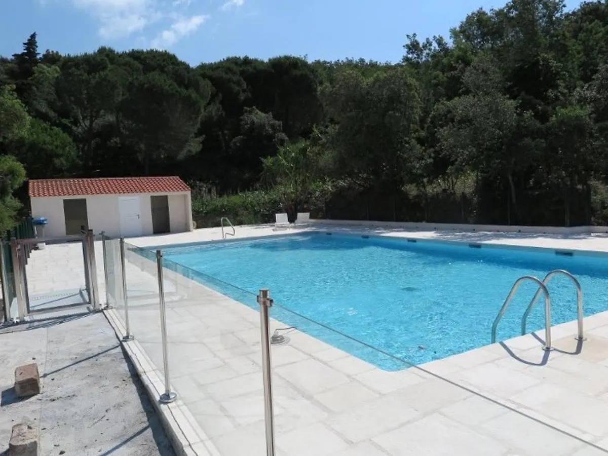 Splendide Appartement Avec Piscine Et Jardin Face A La Mer - Fr-1-726-2 La Croix-Valmer 0*,  France